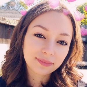 Meet your Posher, Mayeli